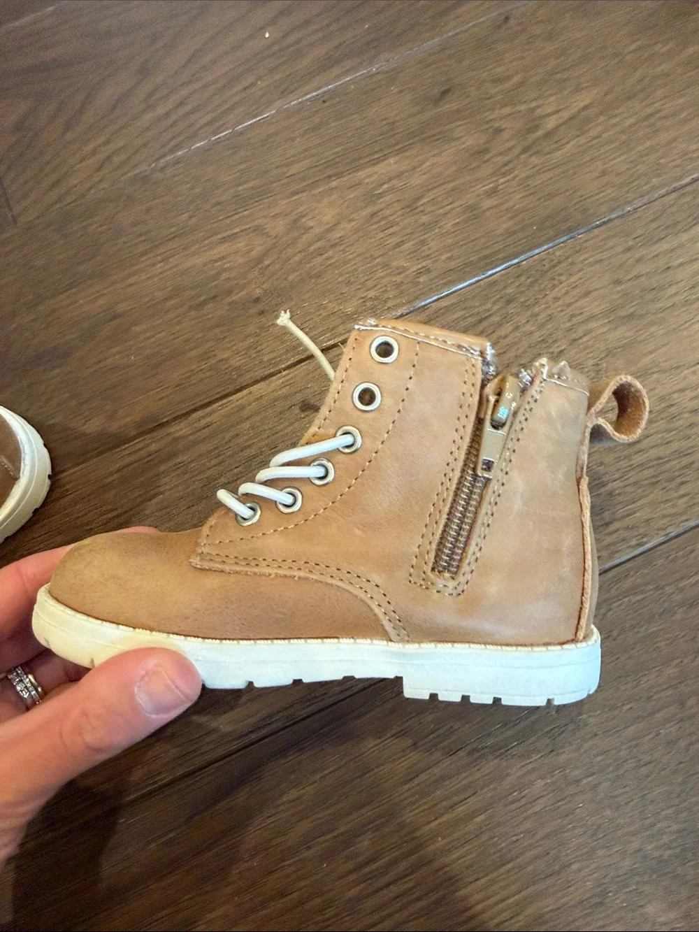 Little & Loved Tan Leather Lace-Up Boots Toddler Size 6 - C39-088